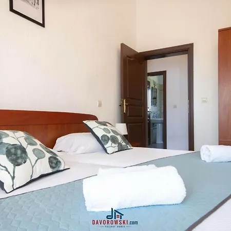 Amelie Comfortable Holiday Hotel